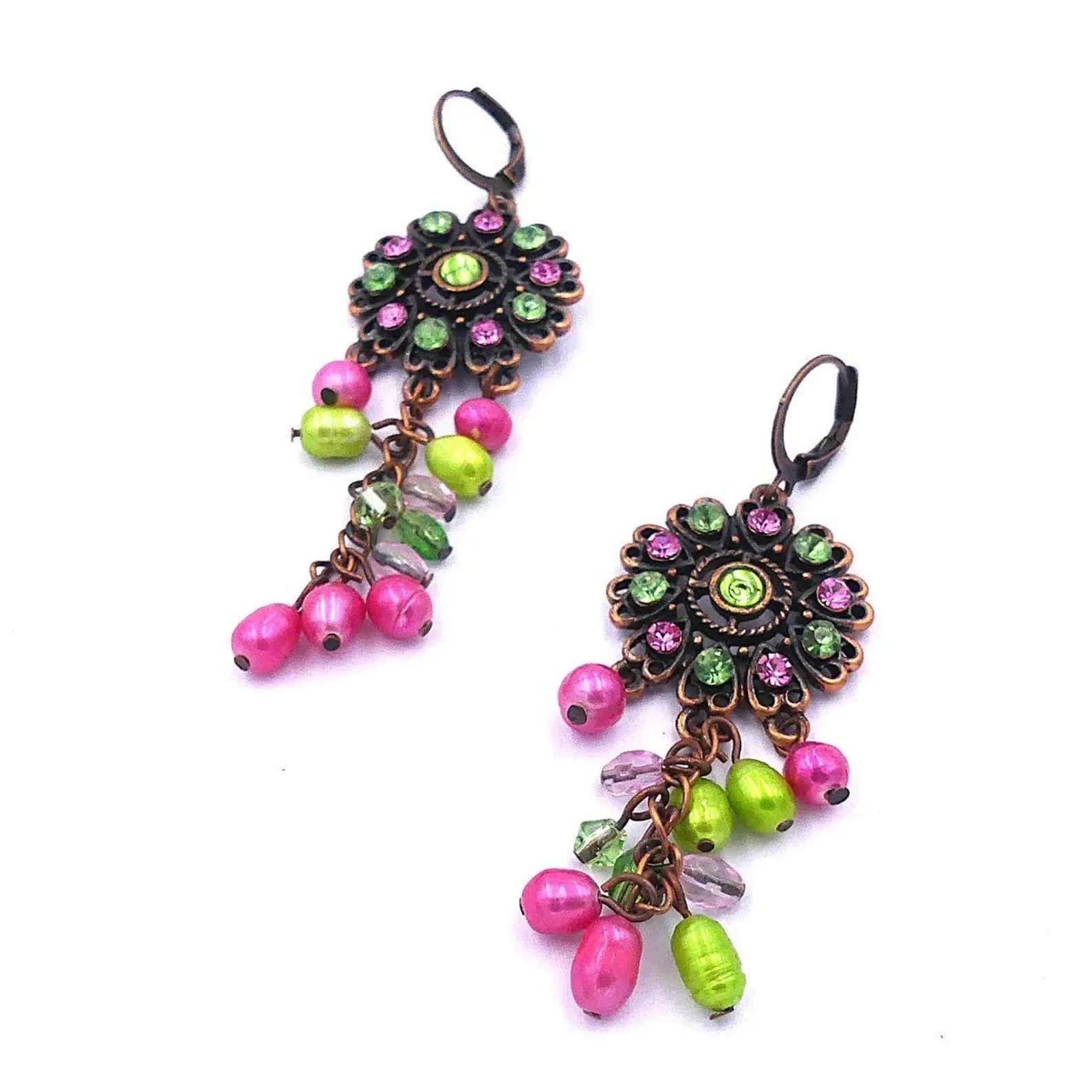 Boucles d'oreilles boho chic, métal cuivré, strass et perles nacrées vert et ros